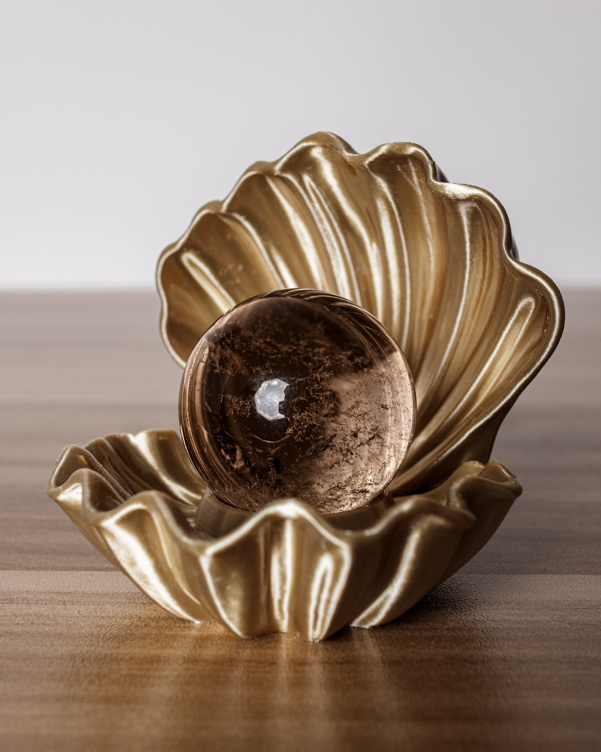 Clamshell Stand