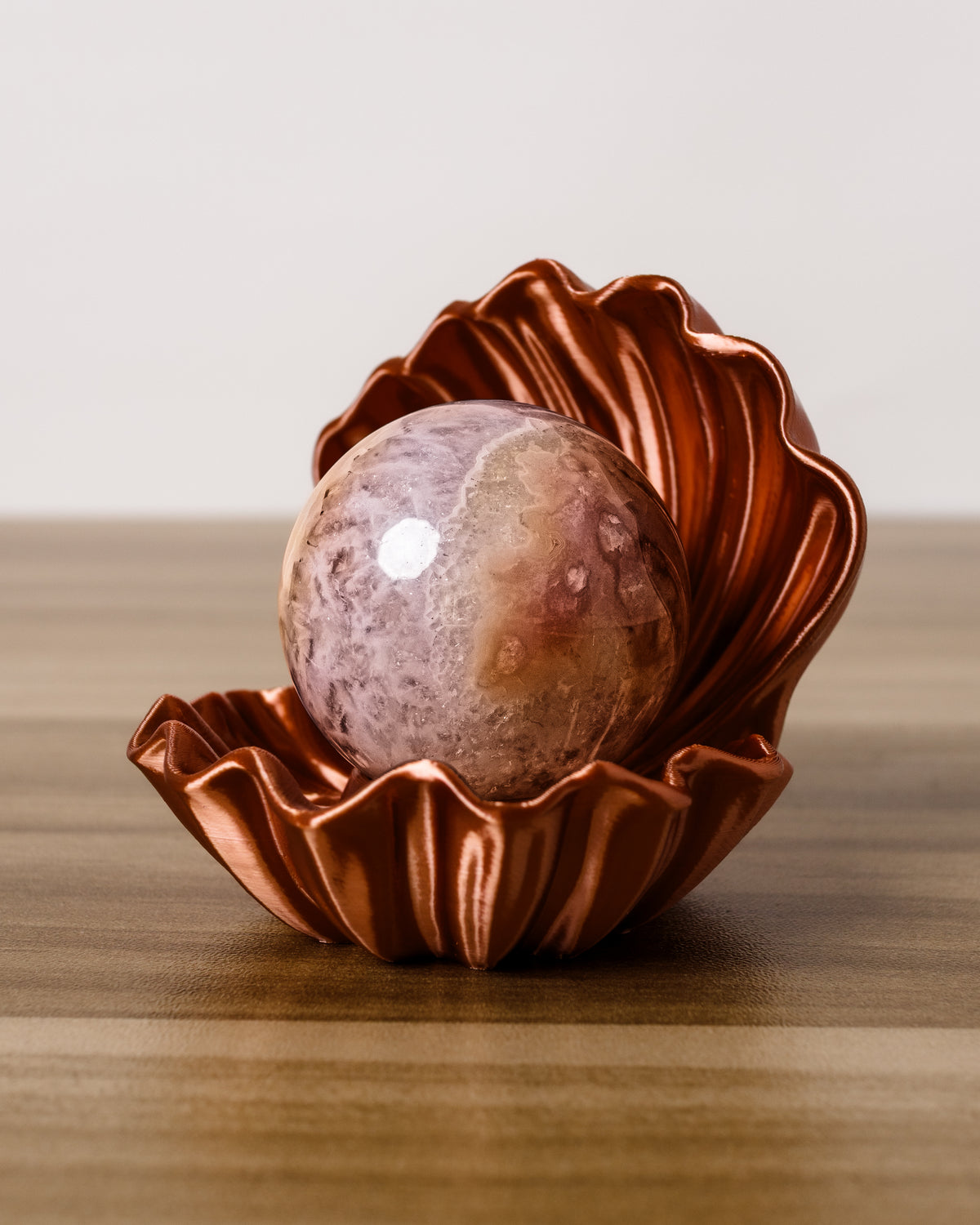 Clamshell Stand