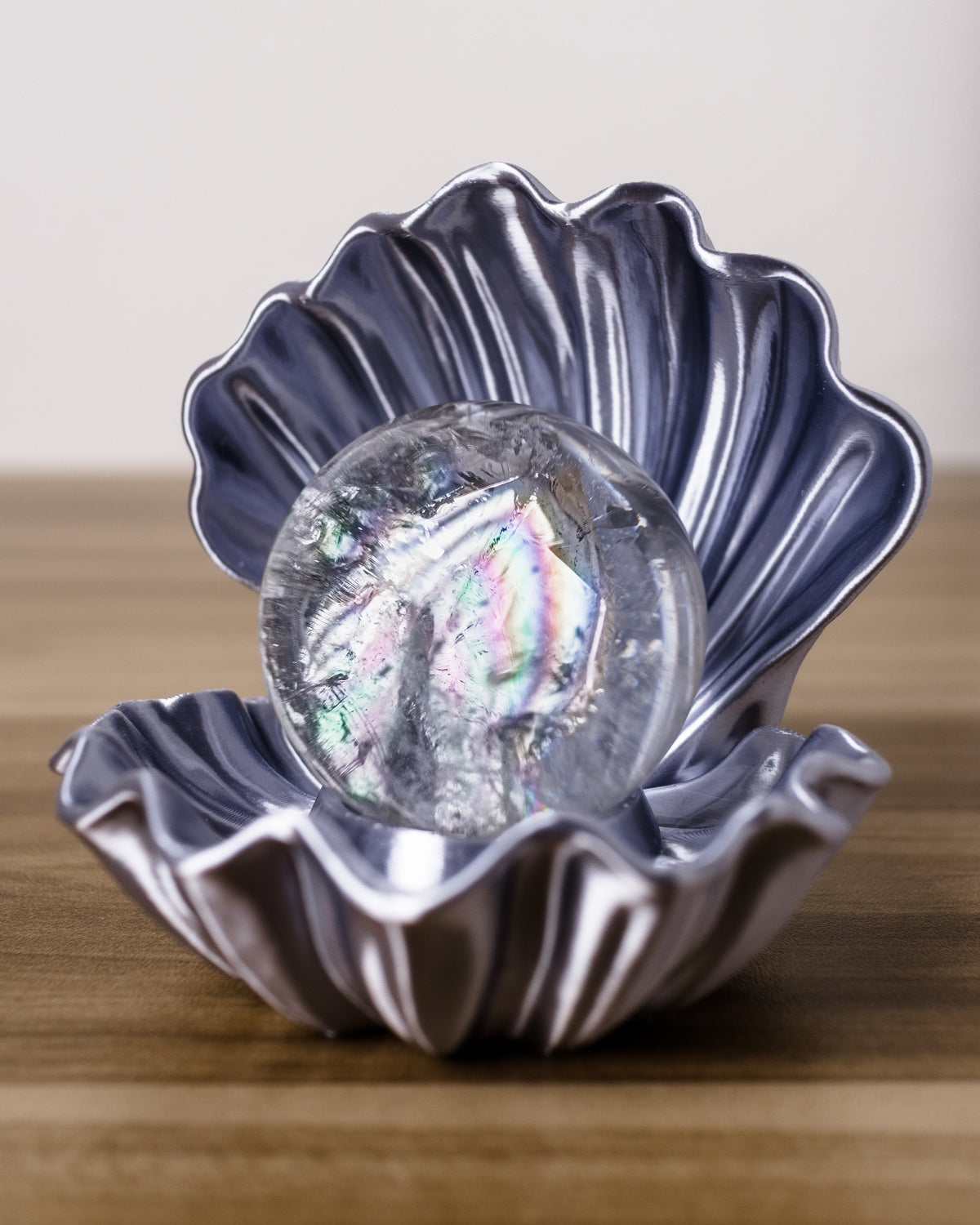 Clamshell Stand