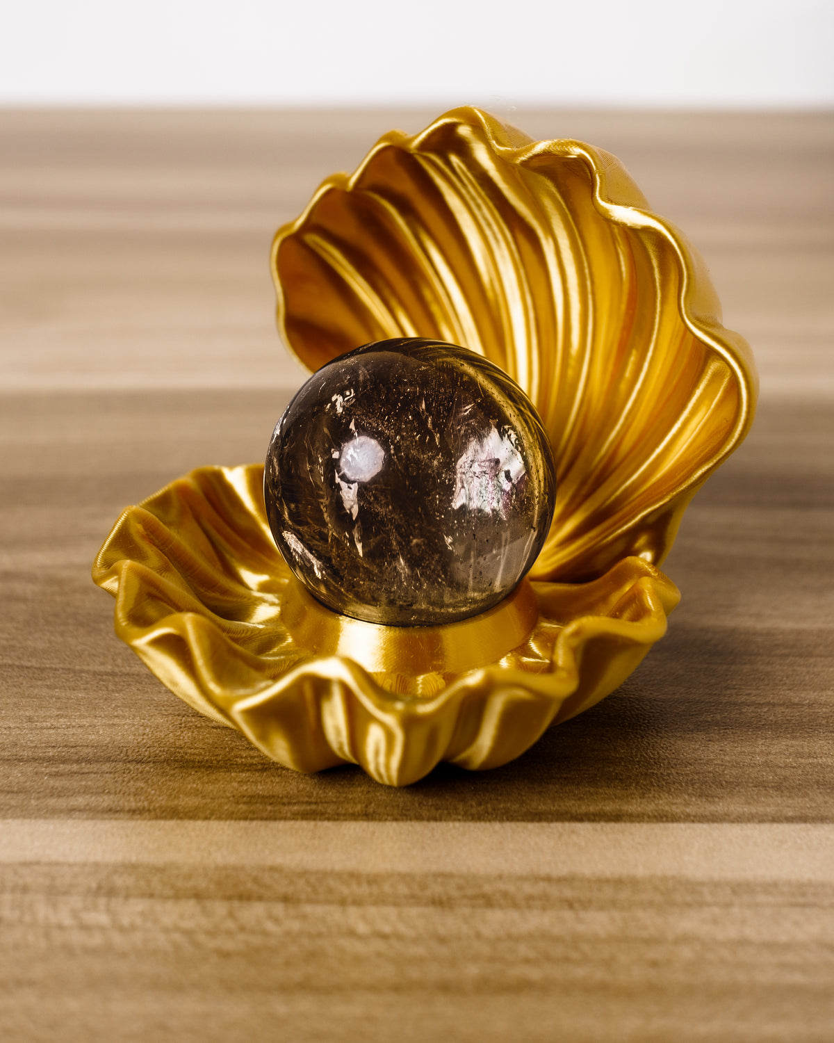 Clamshell Stand